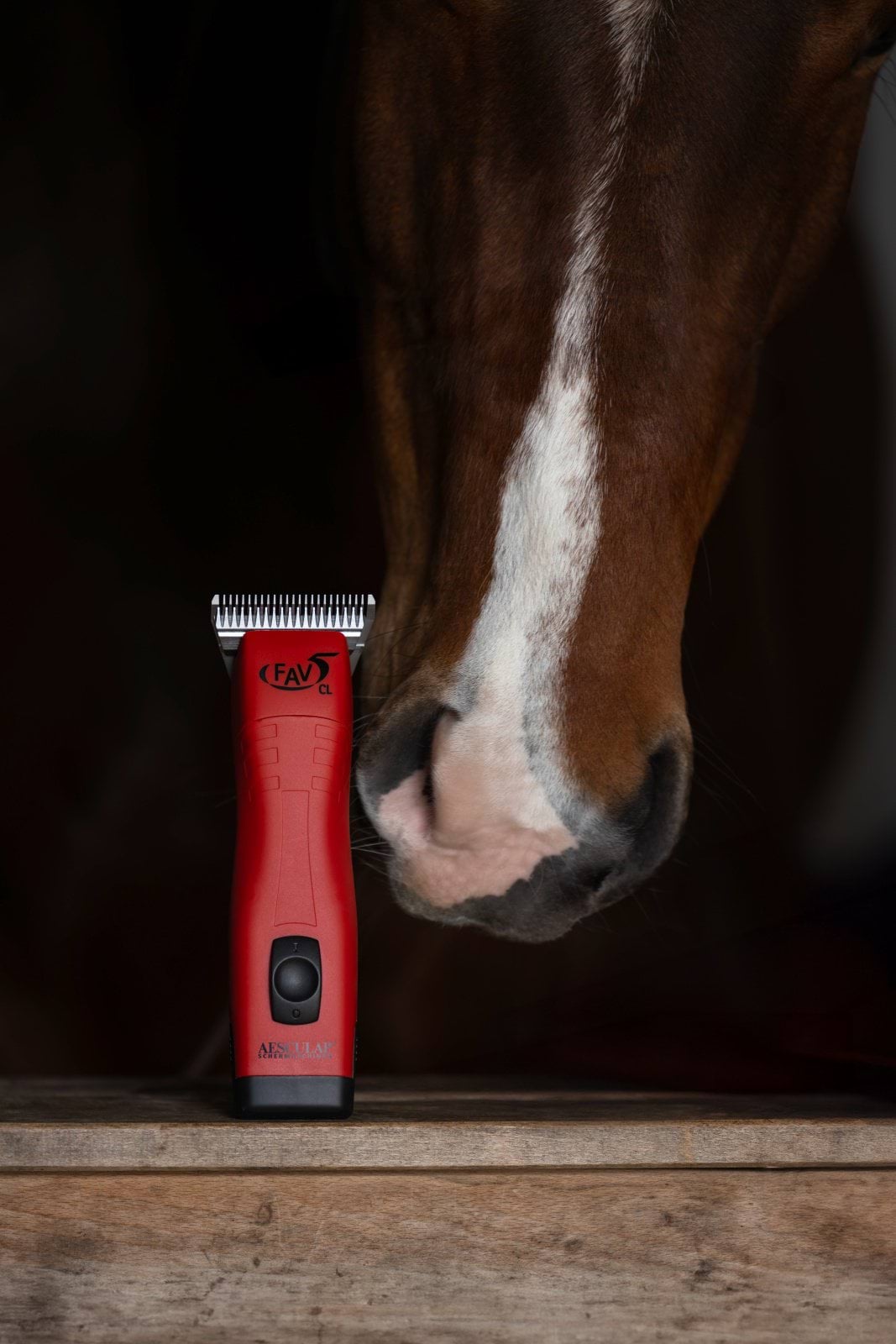 Aesculap maszynka do strzyżenia koni FAV5 CL Horse, 1 akumulator, czerwona