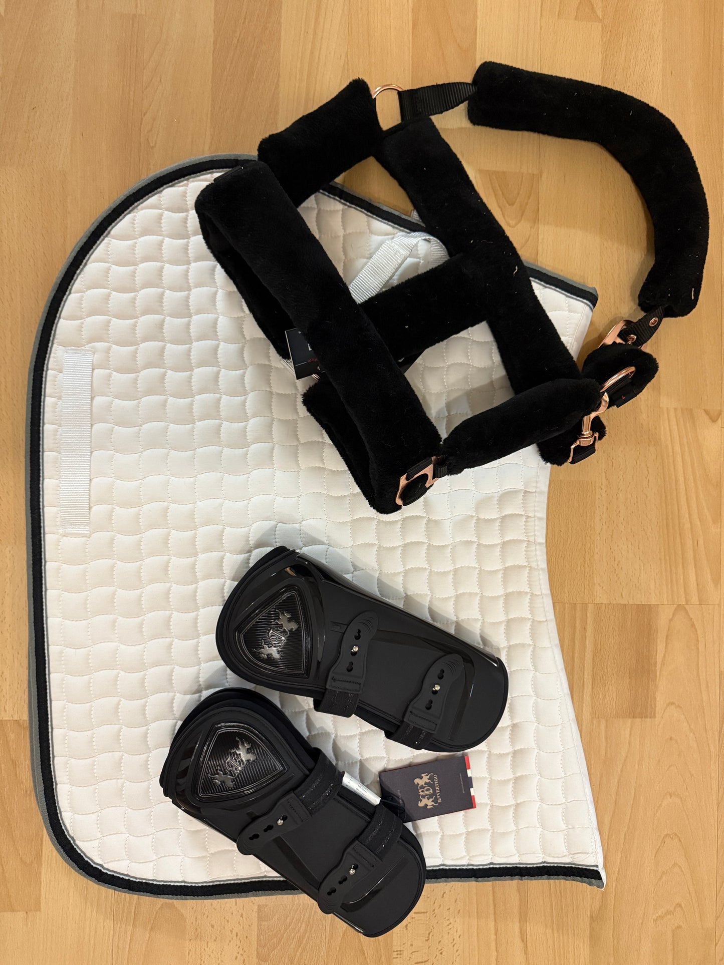 Zestaw nr 8 - czaprak, ochraniacze, kantar 24h