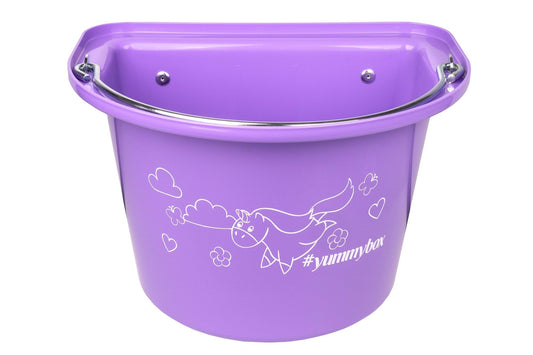 Kerbl żłób na paszę z zawiesiem i pałąkiem Yummy, 12 l, lawendowy 24h