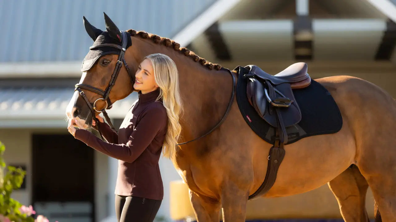 LeMieux czaprak Essence Eurojump, Black 24h