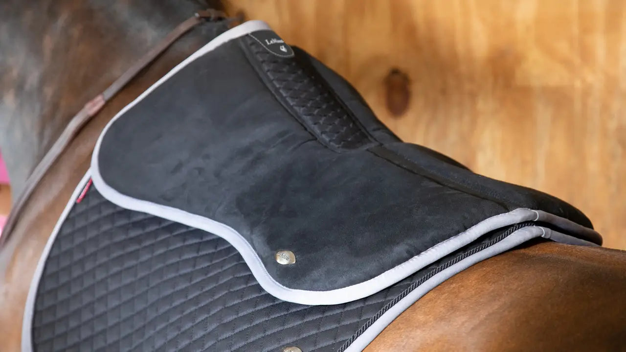 LeMieux podkładka "Wither Relief Memory Foam", czarna