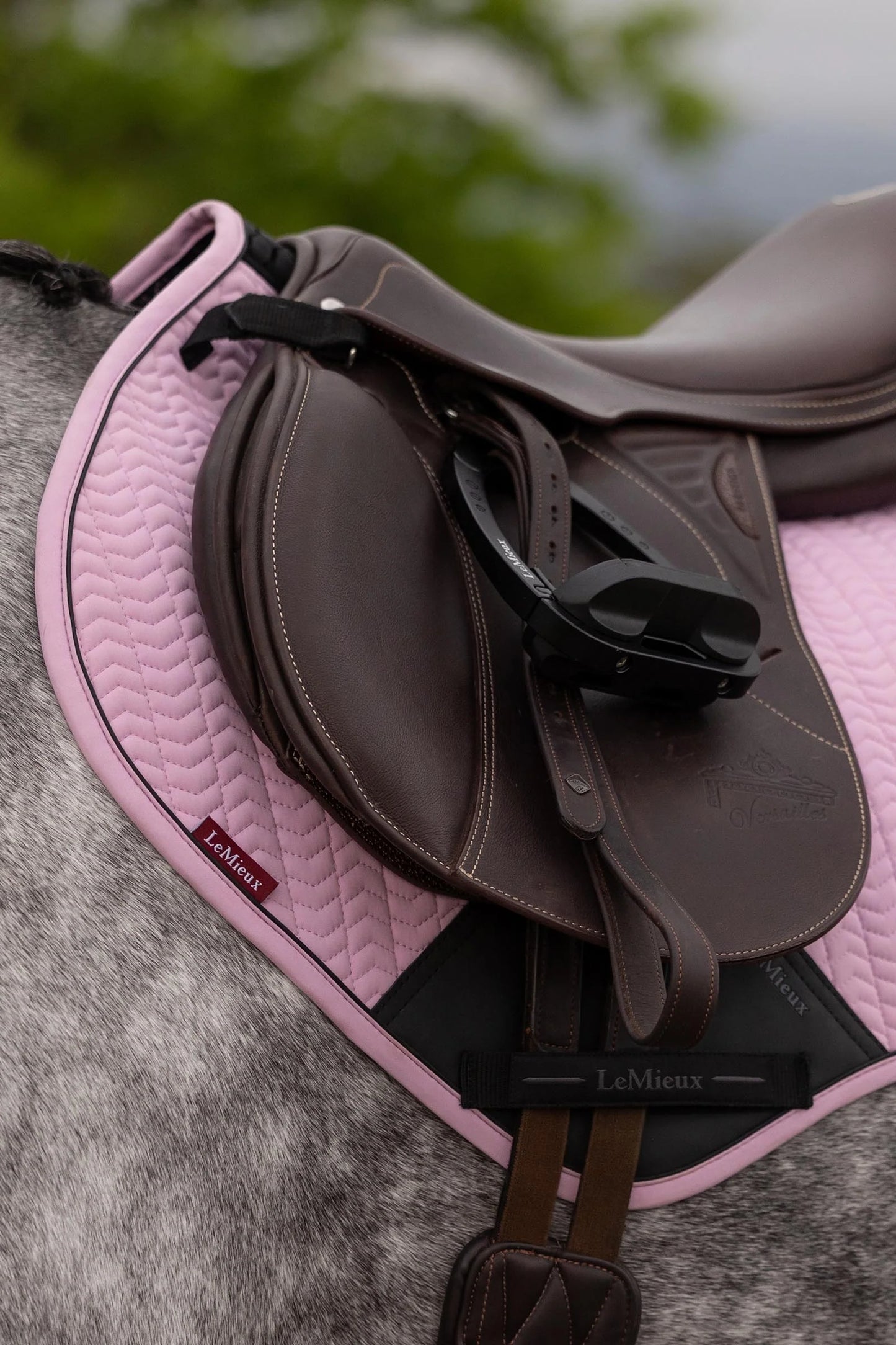 LeMieux czaprak Essence Eurojump CC, Fondant 24h