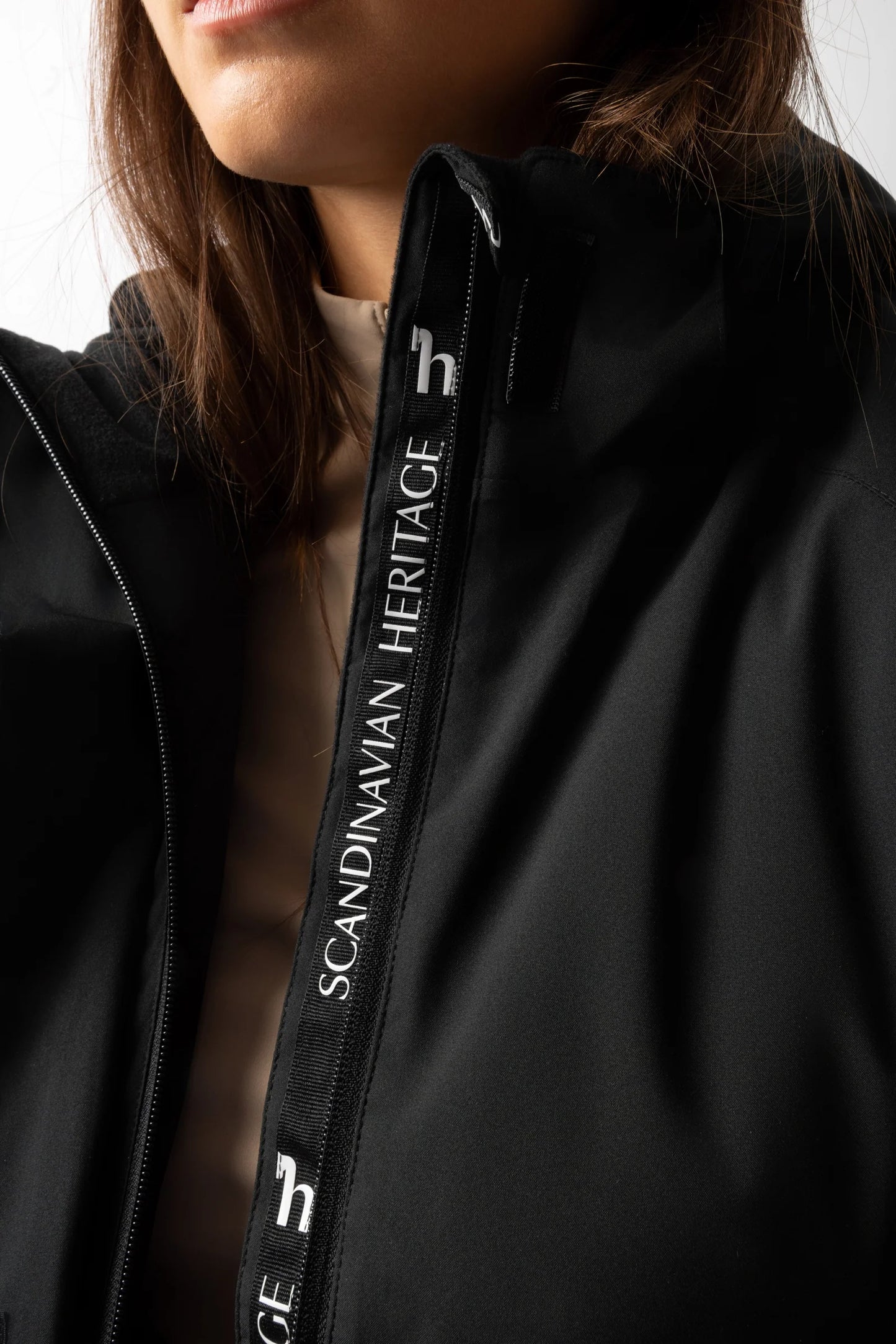 Horze zimowa kurtka wodoodporna Camila, czarna 24h