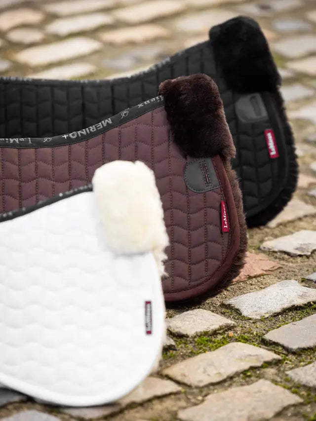 LeMieux podkładka z naturalnym futrem "Merino+", biały/naturalny