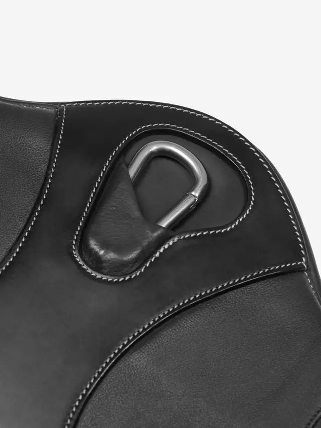 LeMieux długi popręg z fartuchem Arika Contoured, czarny
