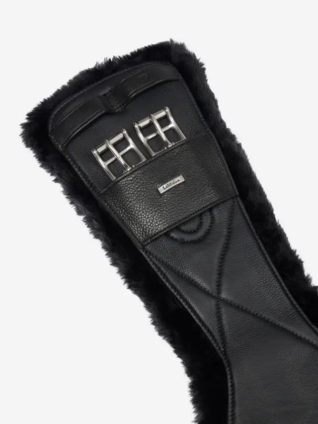 LeMieux krótki popręg z futrem Arika Simuwool Contoured Dressage, czarny
