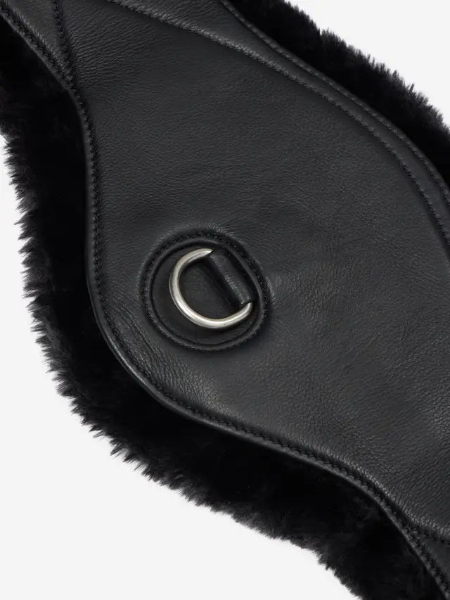 LeMieux krótki popręg z futrem Arika Simuwool Contoured Dressage, czarny