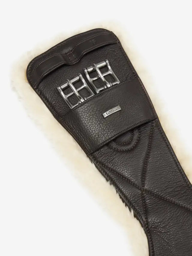 LeMieux krótki popręg z futrem Arika Simuwool Contoured Dressage, brązowy