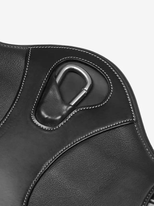 LeMieux krótki popręg z fartuchem Arika Contoured, czarny