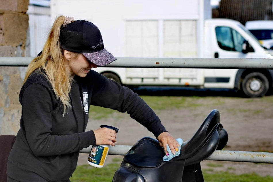 Doctor Horse "Czyścioch" preparat do czyszczenia i pielęgnacji sprzętu 500ml 24h