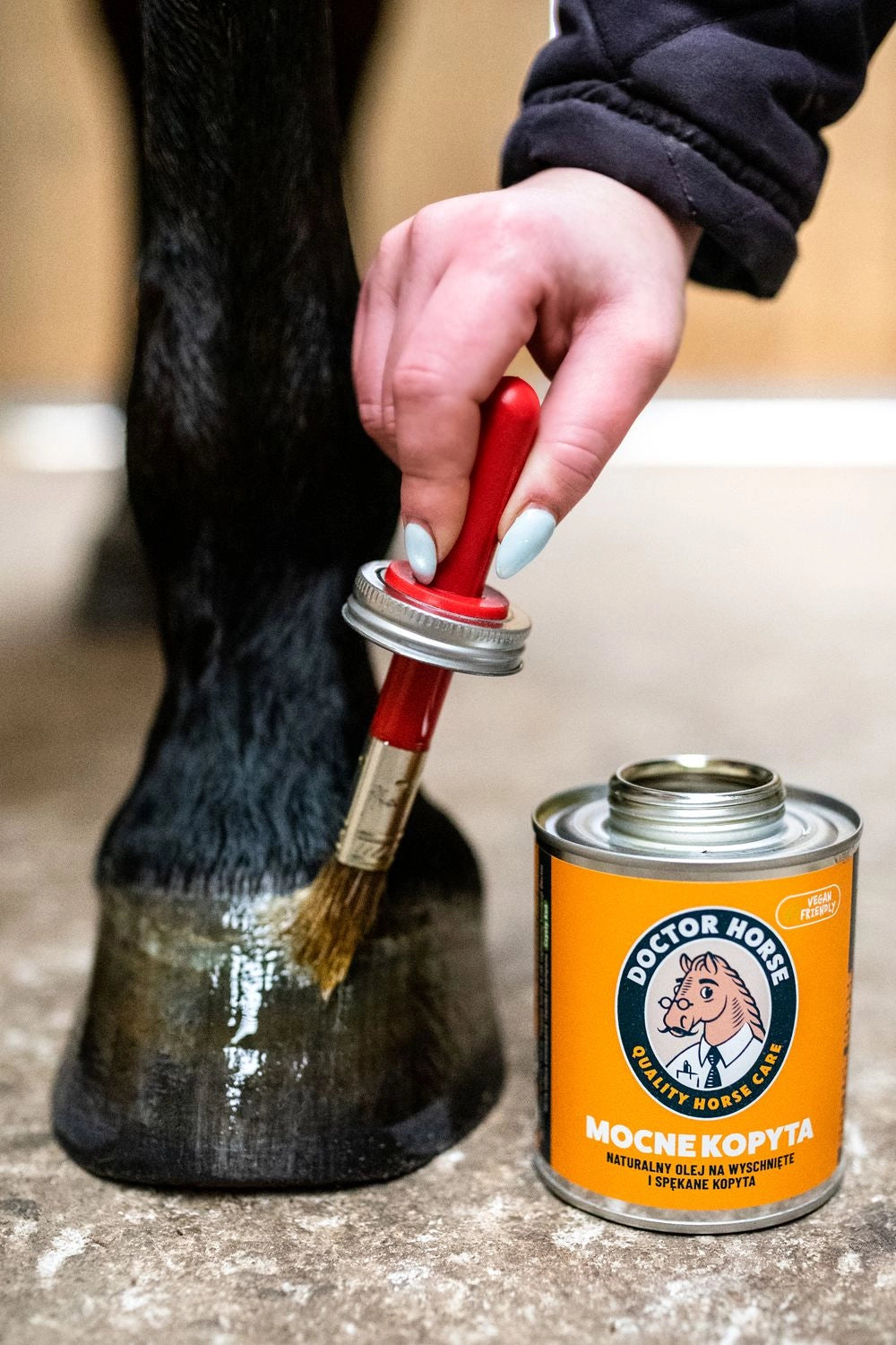 Doctor Horse "Mocne Kopyta" wegański olej do kopyt w puszce 450ml 24h