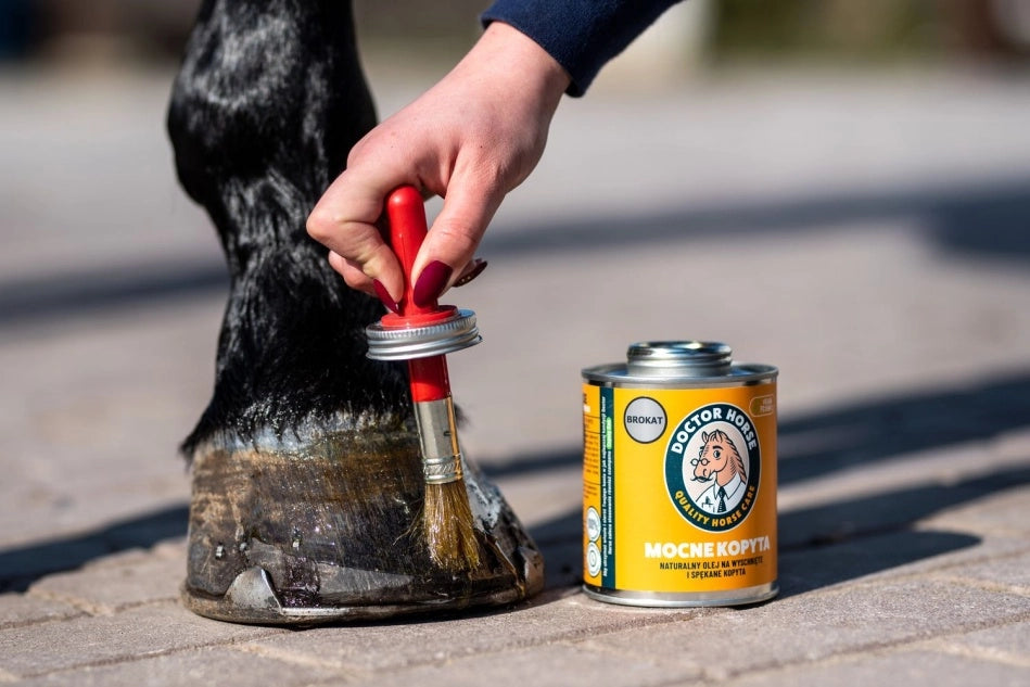 Doctor Horse "Mocne Kopyta z brokatem" olej do kopyt z brokatem 450ml 24h